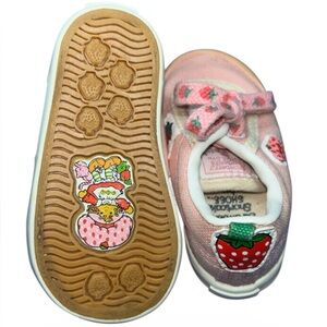 Vintage 1980’s Strawberry Shortcake Girls Pink Canvas Sneakers Size 3M
